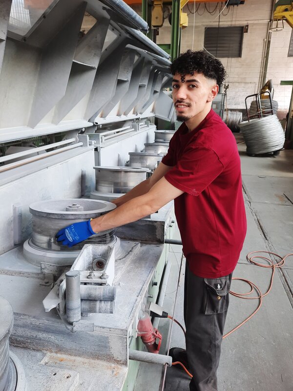 Interview mit Mouhssin El-Khadari – Fachkraft für Metalltechnik, Fachrichtung Umform- und Drahttechnik