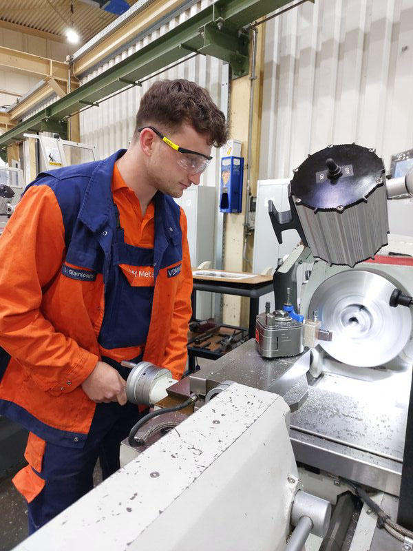 Interview mit Luis Giannopoulos – Industriemechaniker & Verbundstudium Wirtschaftsingenieur